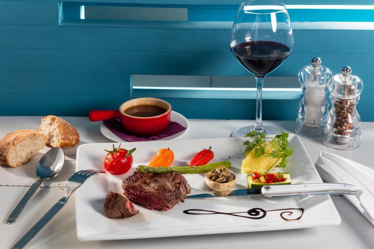 Hotel Restaurant De La Mer Golfe-Juan Exteriér fotografie