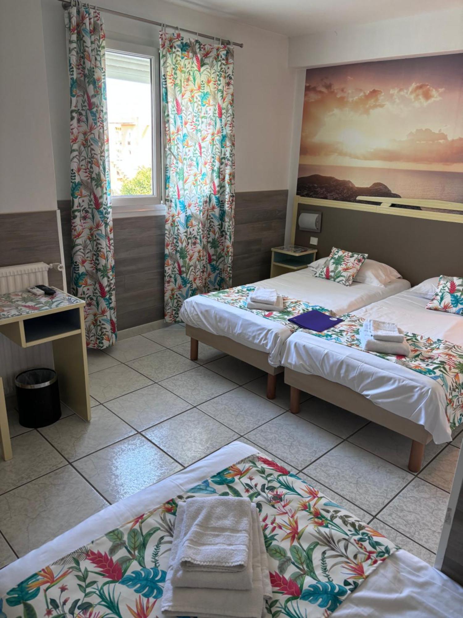 Hotel Restaurant De La Mer Golfe-Juan Exteriér fotografie
