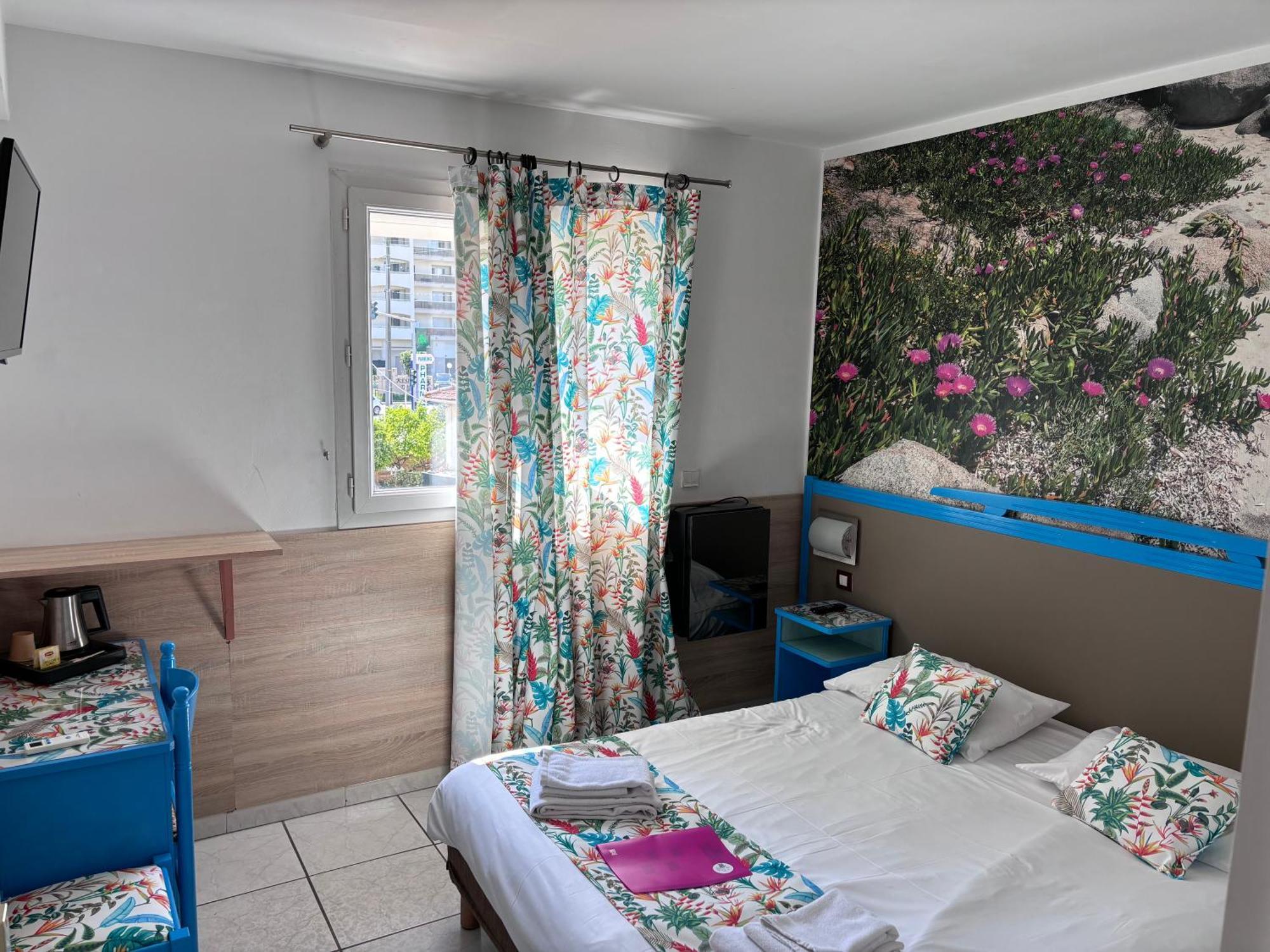 Hotel Restaurant De La Mer Golfe-Juan Exteriér fotografie
