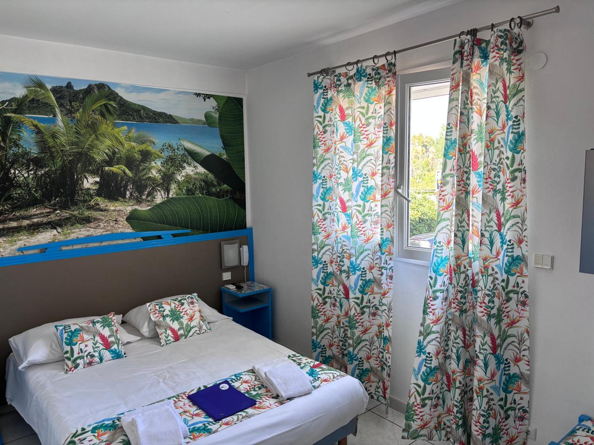 Hotel Restaurant De La Mer Golfe-Juan Exteriér fotografie