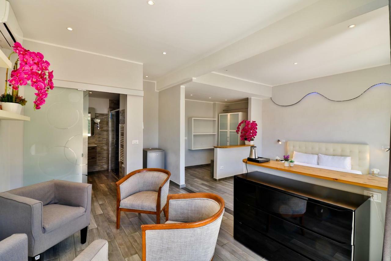 Hotel Restaurant De La Mer Golfe-Juan Exteriér fotografie
